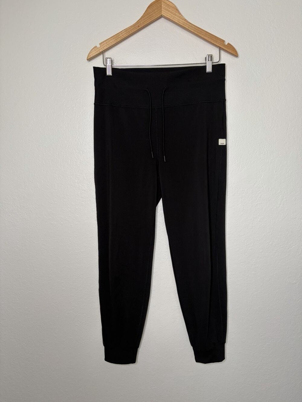 Vuori Daily Jogger in Black Women's Size Large